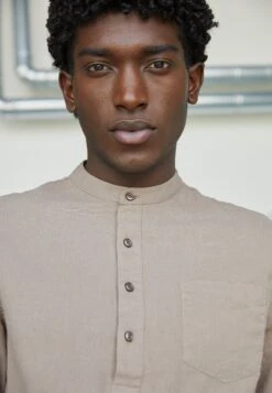 Pier One Skjorte - Taupe 11 Pier One Skjorte - Taupe -Pier One 02bf2dafeb9f48aca132a39f3c9562ef