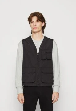 Pier One Vest - Black