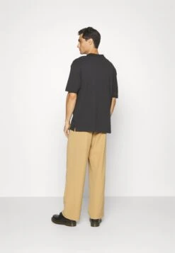 Pier One Poloskjorter -Black -Pier One 0cd0518bb80241288a91077428a84d42