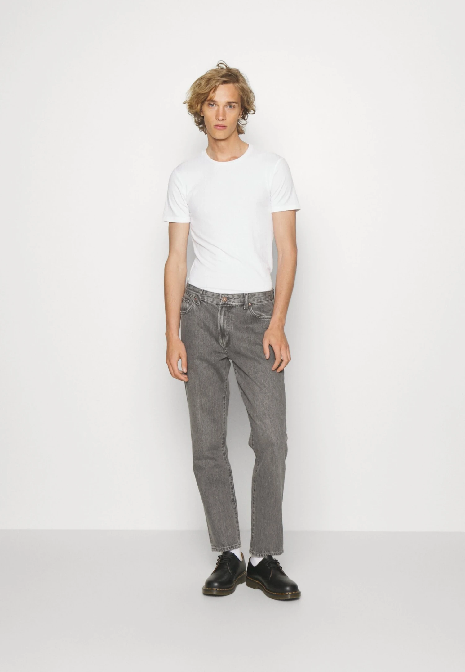 Pier One Mid Raise Straight Fit - Jeans Relaxed Fit - Grey Denim 4 Pier One Mid Raise Straight Fit - Jeans Relaxed Fit - Grey Denim - Bilde 2