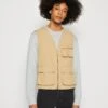 Pier One Vest - Tan