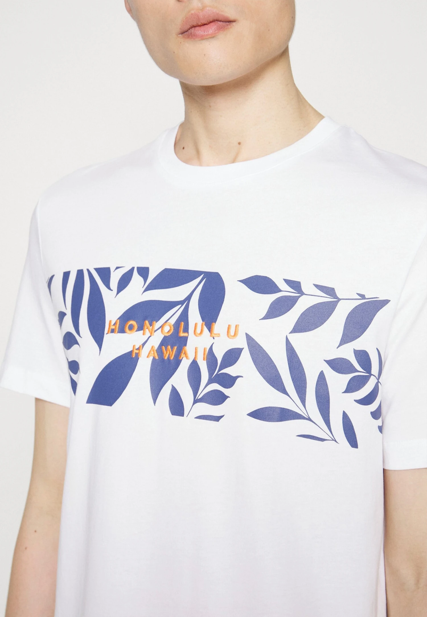 Pier One Leaf Chest Print Tee- T-Shirts Med Print - White 8 Pier One Leaf Chest Print Tee- T-Shirts Med Print - White - Bilde 6