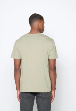 Pier One Moon Scene Graphic T-Shirt - T-Shirts Med Print - Olive -Pier One 36dcc28cb96f431a920960da342fa0ce