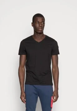 Pier One 3 Pack- T-Shirts - Black 8 Pier One 3 Pack- T-Shirts - Black -Pier One 3fa75a3949774380909723bffc57177e