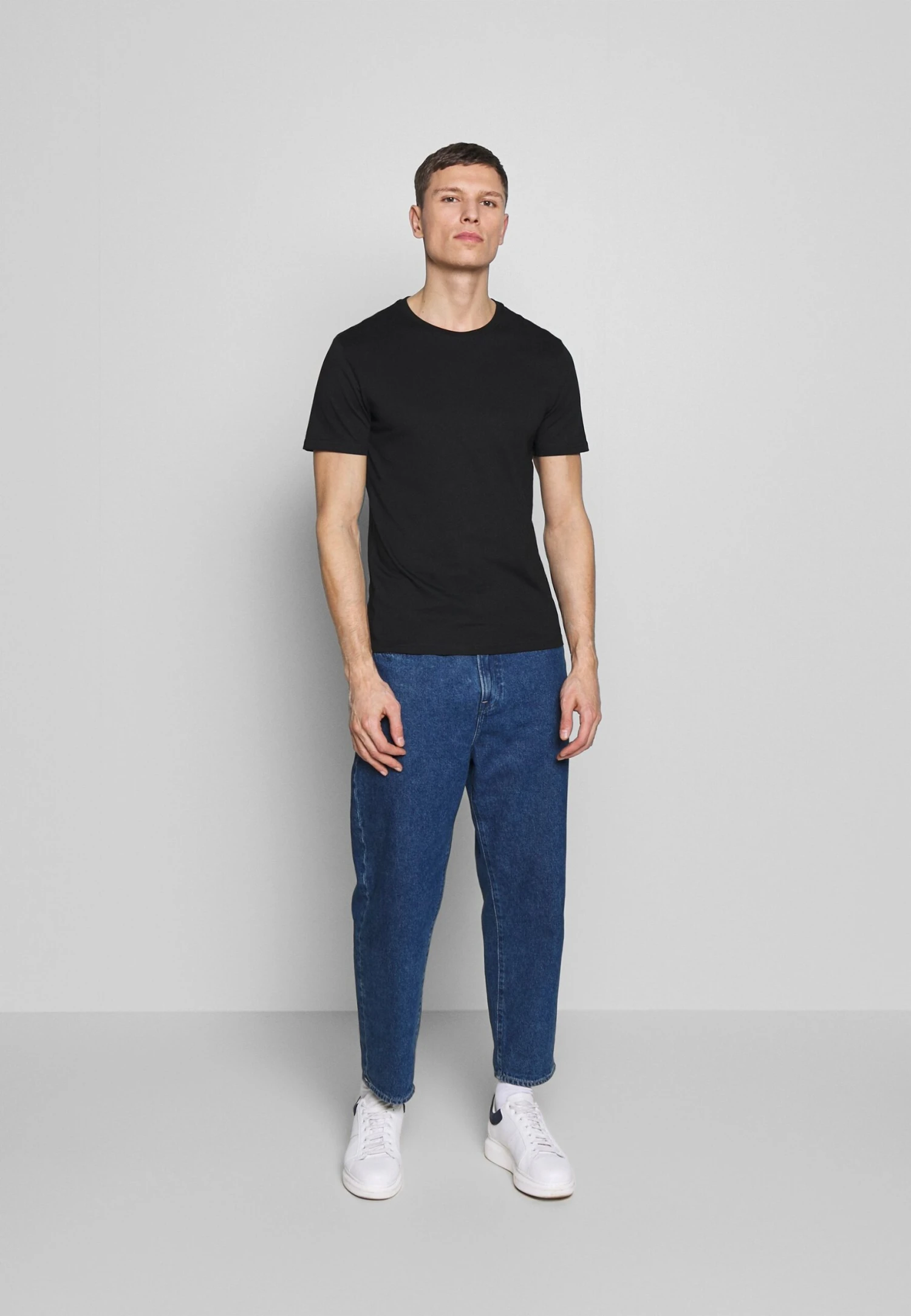 Pier One 5 Pack - T-Shirts - Black/White/Blue 3 Pier One 5 Pack - T-Shirts - Black/White/Blue