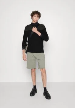 Pier One Strikkegenser - Green/Black -Pier One 61298a5f5f614c708e2883e2813213a0