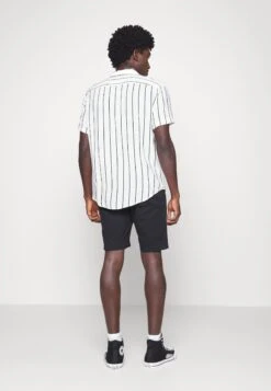 Pier One 2 Pack - Shorts - Black/Olive -Pier One 73395e7496094f16ab01d685c224eec1