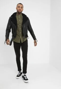 Pier One Muscle Fit Stand- Skjorte - Oliv 8 Pier One Muscle Fit Stand- Skjorte - Oliv -Pier One 8e9c51bf426c42dc80d9f93c87f3be7e