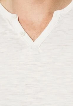 Pier One T-Shirts - Off-White -Pier One 98d0da50953649dd880949f058c3b43f