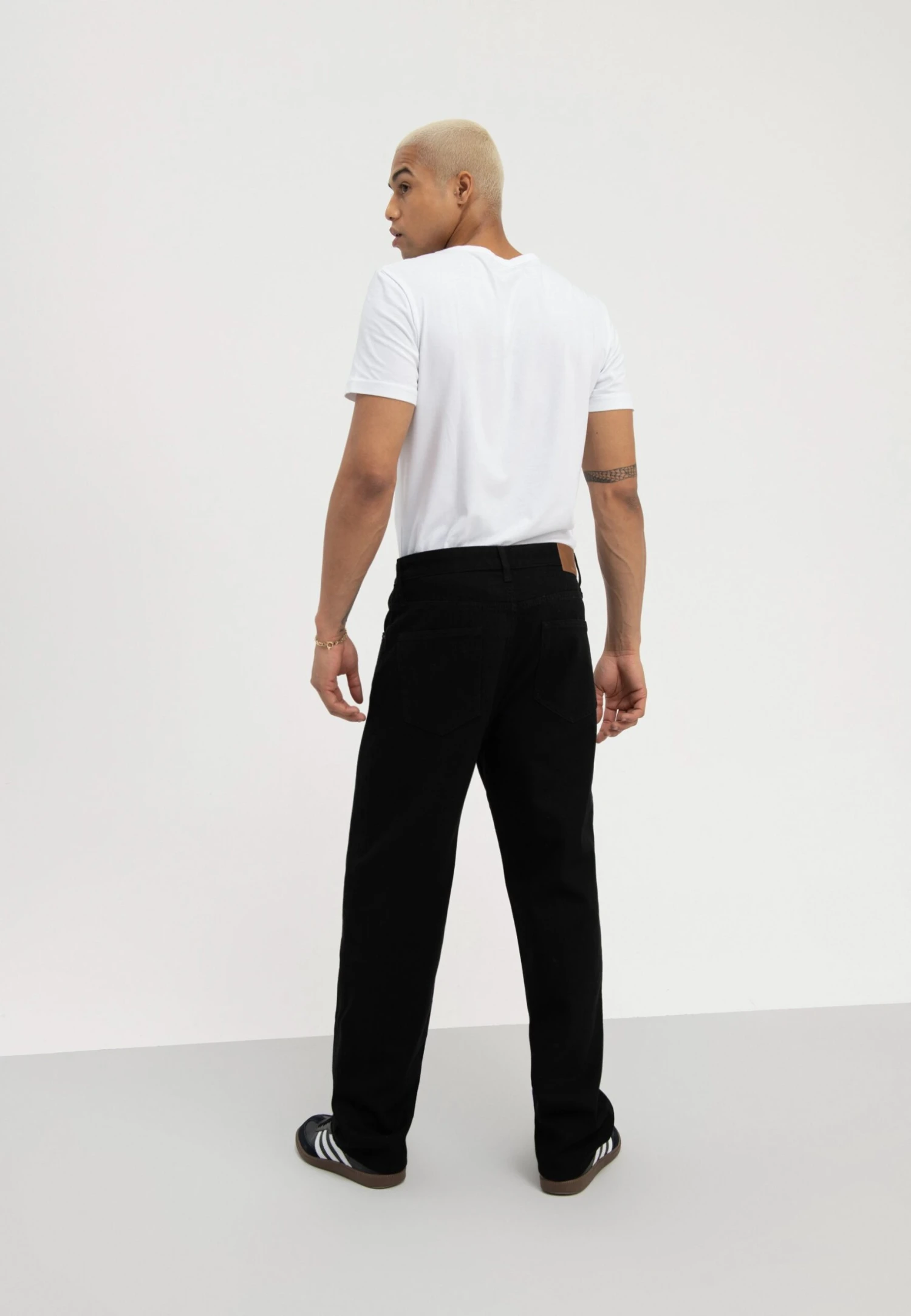 Pier One Jeans Relaxed Fit - Black Denim 5 Pier One Jeans Relaxed Fit - Black Denim - Bilde 3