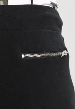 Pier One Biker Jogger - Joggebukse - Black 11 Pier One Biker Jogger - Joggebukse - Black -Pier One d14f4d3e23264a23856a525cf94a989d