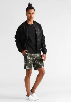 Pier One Garment Tee - T-Shirts - Black -Pier One f9fcf0f8281b435ab284cc8ce72a9170