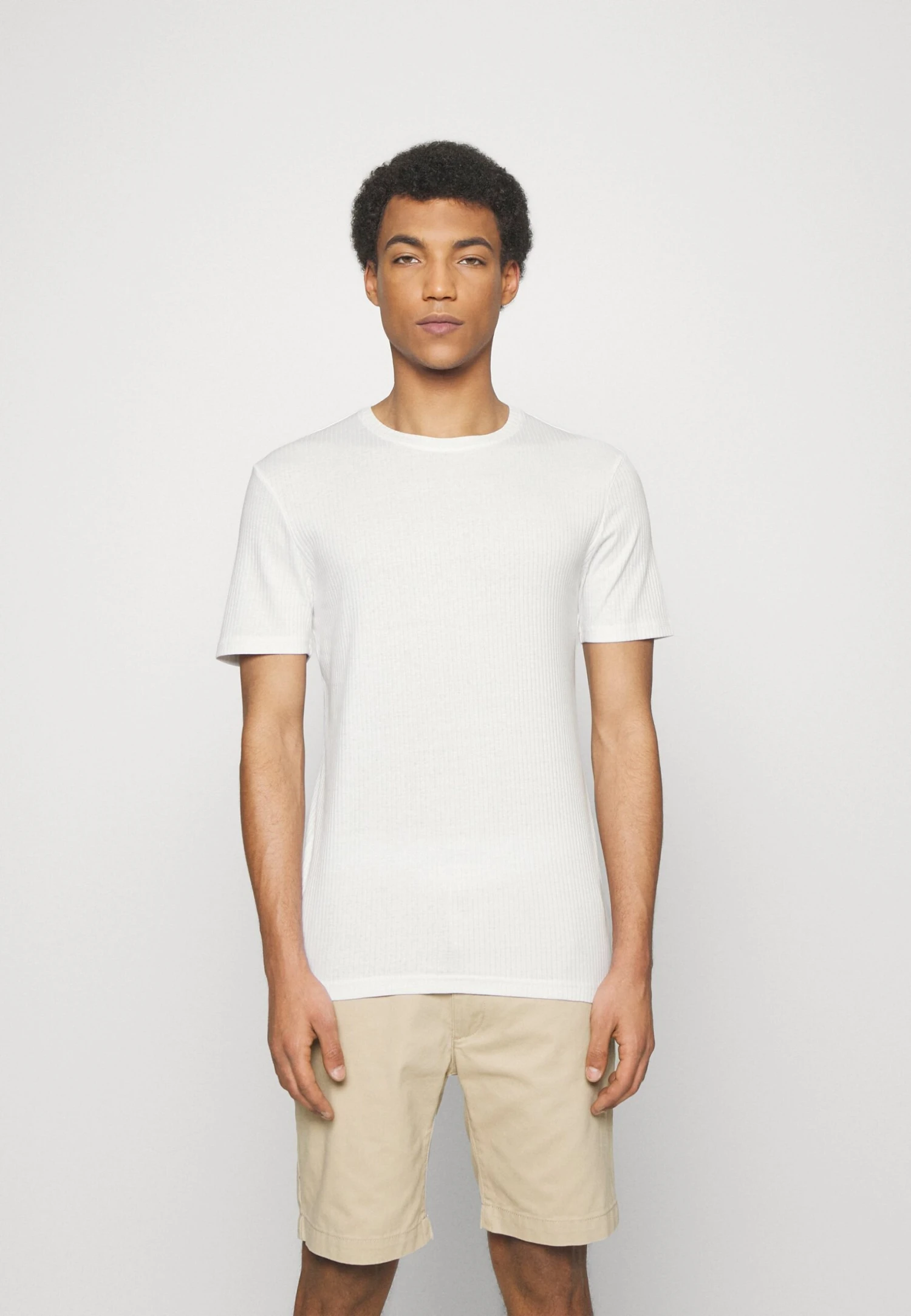 Pier One Slim Fit Ribbed T-Shirt 2 Pack - T-Shirts - White/Black 4 Pier One Slim Fit Ribbed T-Shirt 2 Pack - T-Shirts - White/Black - Bilde 2